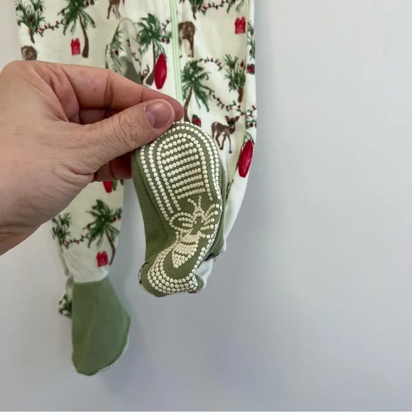 NEW Burt’s bees winter pajamas Christmas Palm trees reindeer surfboards - Picture 4 of 4